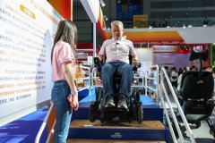 <b>手艺团队耗时半年对AI模子频频锻炼取调试</b>